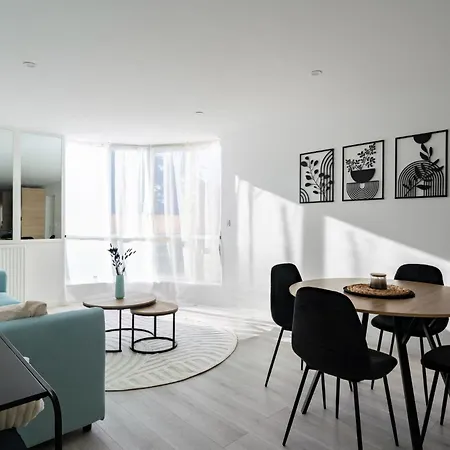 Family Facing Lakes - Paris & Disneyland Apartment *
