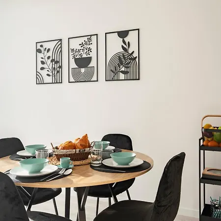 Family Facing Lakes - Paris & Disneyland Apartment *