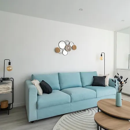 Family Facing Lakes - Paris & Disneyland Apartment